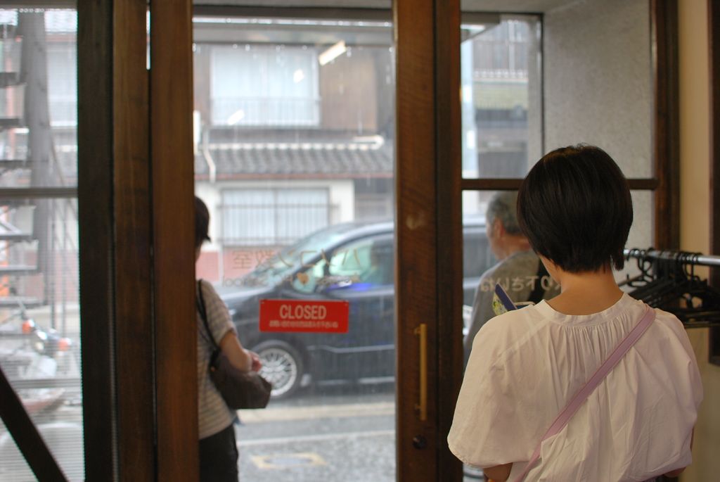 雨が凄いーーどうしようスクールに泊めてもらおうかな