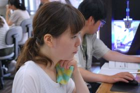 カードとかその他いろいろイラストレーターを使って楽しい感じにしたくてスクールに通い始めました。