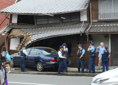 警察官も検証に